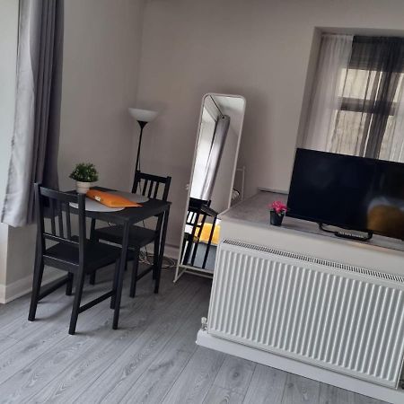 Grey Stone Studio Apartments Галифакс Экстерьер фото