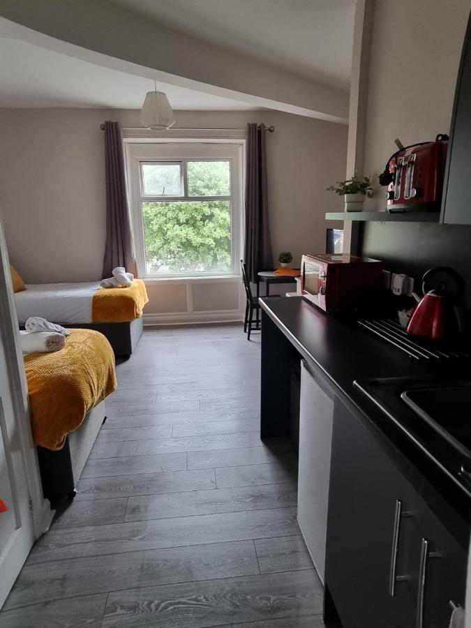 Grey Stone Studio Apartments Галифакс Экстерьер фото