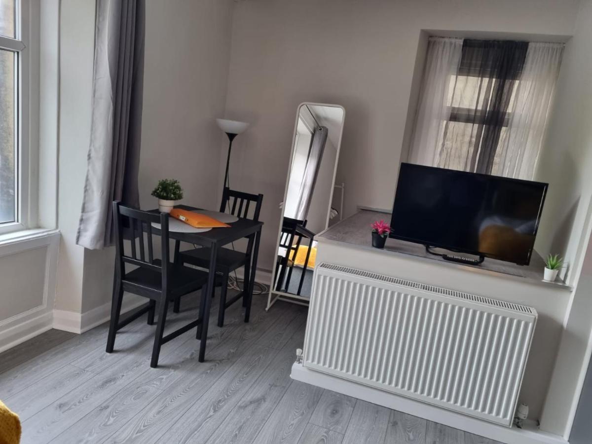 Grey Stone Studio Apartments Галифакс Экстерьер фото